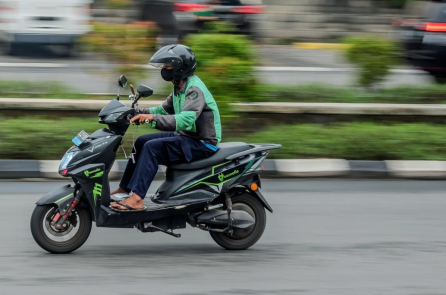 TP.HCM: Từ 2026, chỉ xe điện mới được chạy xe công nghệ và giao hàng