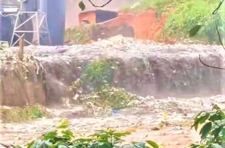 Vỡ bờ bao hố chôn lấp rác ở Quảng Ngãi, ảnh hưởng ao cá và hoa màu