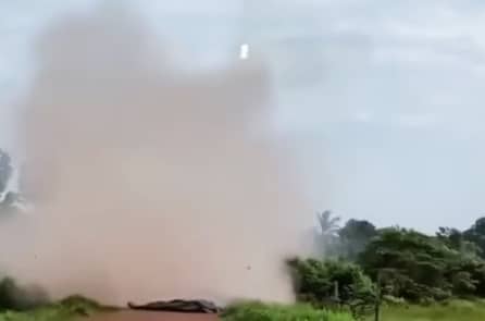 Khmer Times: Giao tranh Thái Lan – Campuchia vẫn tiếp diễn trước thềm hội nghị hòa đàm