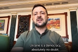 Dưới sức ép cả trong vào ngoài nước, Zelensky ký luật sửa sai