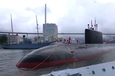 Bằng bánh mỳ và muối, Nga đón chào tàu chiến Trung Quốc khai mạc tập trận thường niên