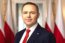Tổng thống Ba Lan định cấm cờ đỏ đen của nhóm Bandera mà Ukraine coi là anh hùng