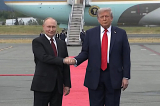 Tin ảnh: Trump-Putin, cái bắt tay của năm