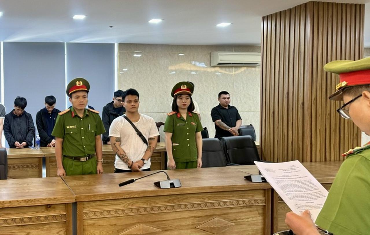 3 nhan vien ngan hang tiep tay duong day rua tien 30 000 ty dong o da nang