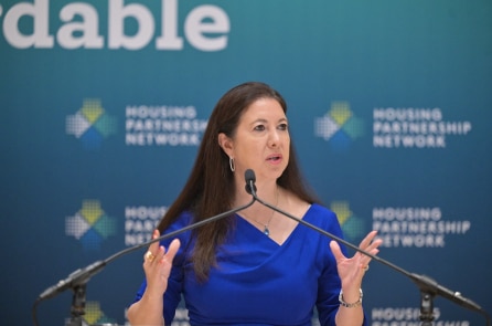 Thống đốc Fed Kugler từ chức, mở đường cho người được ông Trump đề cử