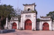 Vua đánh mất cả vương miện lẫn kiếm báu, báo hiệu nhà Lý sắp mất