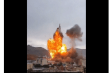 Israel dội 12 đòn không kích đáp trả vụ tấn công bom chùm của Houthi