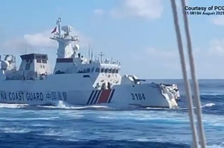 Tàu chiến tự va chạm nhau: Sức mạnh quân sự của TQ trở thành trò cười