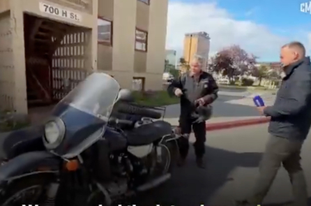 Người đàn ông ở Alaska (Mỹ) bất ngờ được Tổng thống Nga tặng xe mô tô