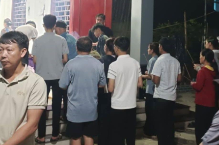 Dằn mái tôn trước bão số 5, ba người trong gia đình thương vong do điện giật