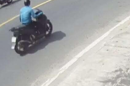 Tìm kiếm nam thanh niên đi xe SH nhặt 5 triệu đồng của cụ bà