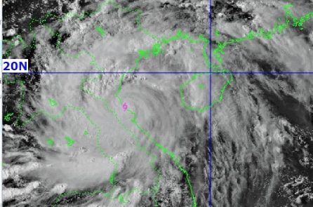 16h ngày 25/8: Bão số 5 trên vùng bờ biển khu vực Nghệ An – Hà Tĩnh, cấp 11-12