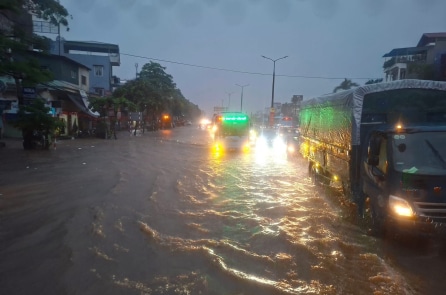 Bão số 5: Mưa lớn gây ngập lụt nhiều tuyến đường tại Hà Nội