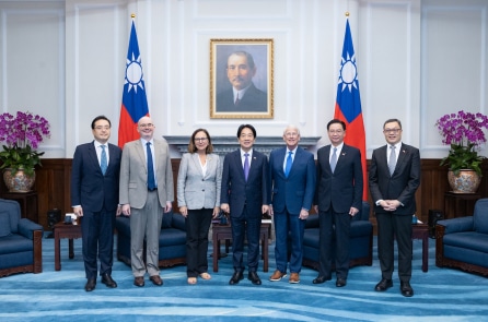 Chủ tịch Ủy ban Quân vụ Thượng viện Mỹ thăm Đài Loan