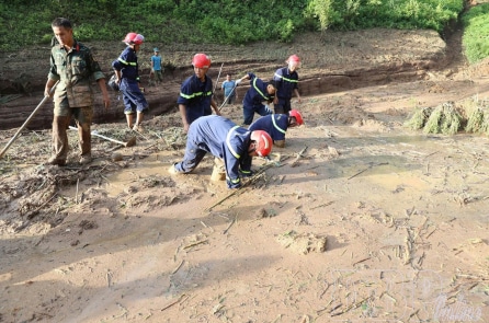 Tìm thấy thi thể hai anh em bị vùi lấp trong trận lũ quét ở Điện Biên