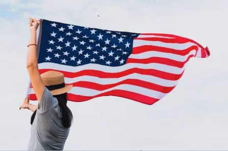 Mỹ chuẩn bị cải tổ lớn thị thực H-1B và thẻ xanh – Người nhập cư cần biết gì?