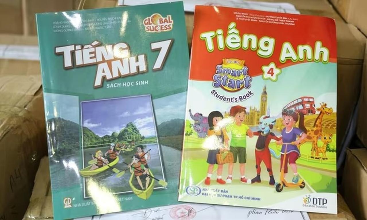 phat hien duong day san xuat hon 185 000 sach giao khoa gia