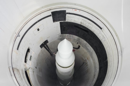 Tổng thống Trump: Nga-Mỹ-Trung cùng giải trừ vũ khí hạt nhân; Trung Quốc bác bỏ