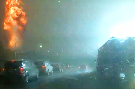 Video sét đánh tạo ra quả cầu lửa ở Mỹ