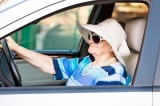 8 vật dụng không nên để trong xe ô tô qua đêm