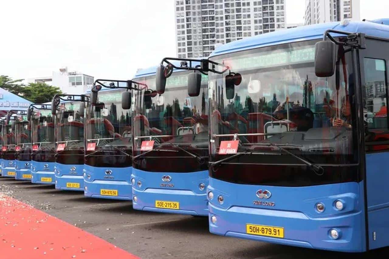 them 443 xe buyt dien hoat dong tren 27 tuyen tai tp hcm tu 1 8