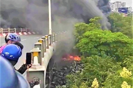 Vụ cháy bãi xe dưới gầm cầu Vĩnh Tuy thiêu rụi hơn 500 xe máy