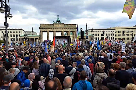 Nhạc sỹ huyền thoại Đức: Hãy để người Ukraine tự chọn giữa ‘đồ đệ’ của Bandera và Nga