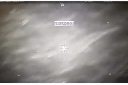 Video giải mật cho thấy Mỹ đang cố gắng bắn hạ UFO