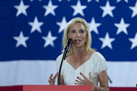 Dân biểu Mỹ: Kinh hoàng khi thấy trường của con quảng bá nội dung khiêu dâm cho trẻ em