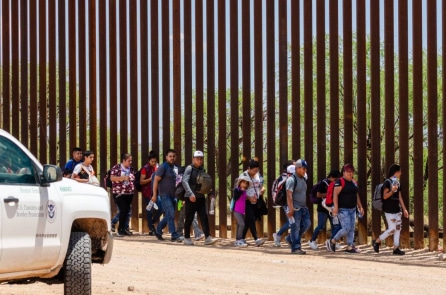 Một thẩm phán đã dừng kế hoạch trục xuất trẻ em Guatemala của chính quyền Trump