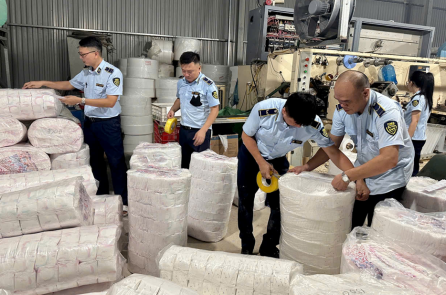 Một cơ sở sản xuất, kinh doanh hàng tấn bỉm trẻ em, băng vệ sinh giả