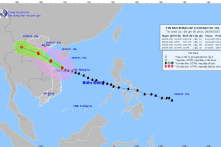 Bão số 10 cách TP. Huế khoảng 170km, giật cấp 15