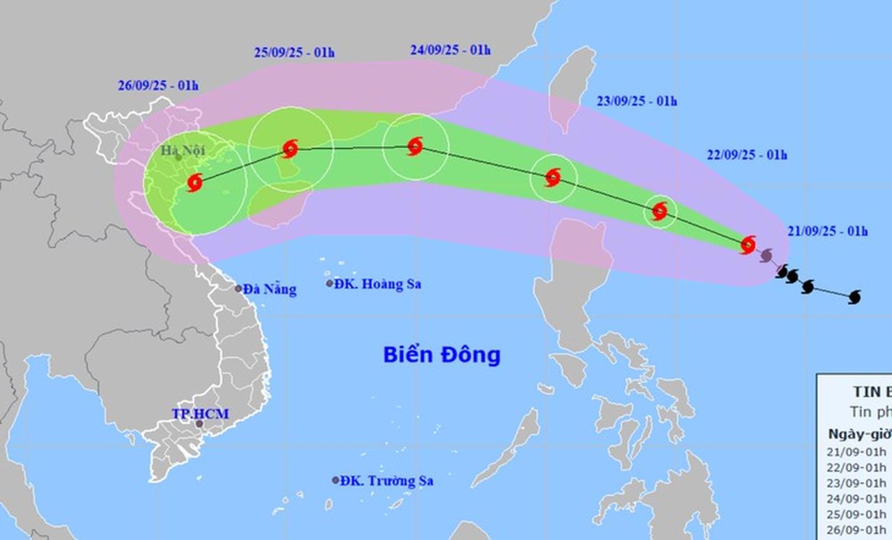 hai kich ban di chuyen cua sieu bao ragasa khi vao bien dong