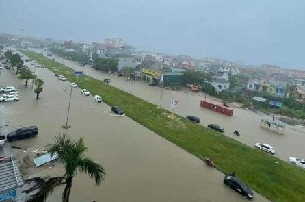 Việt Nam sơ tán hàng ngàn người, đóng cửa sân bay khi bão số 10 Bualoi tiến gần