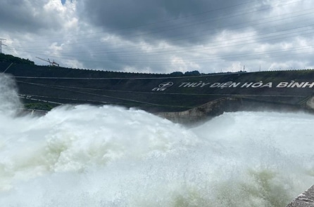 Mưa lũ do bão số 10, 19 hồ thủy điện trên cả nước xả lũ cấp tốc