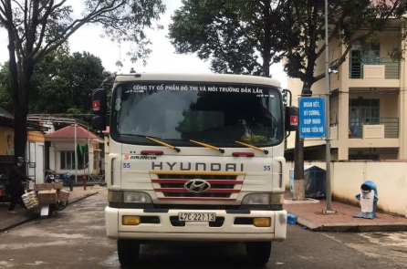 Vụ xe thu gom rác cán tử vong học sinh trong sân trường: Sau tai nạn mới cấm xe vào trường?