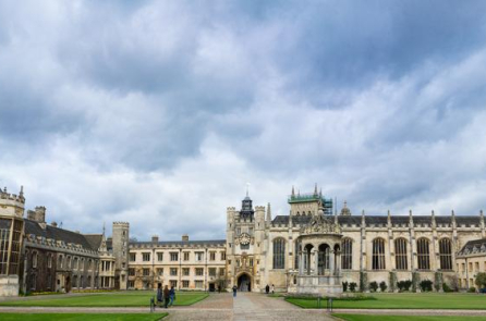 Đại học Oxford và Cambridge tụt hạng trong bảng xếp hạng các đại học tại Anh