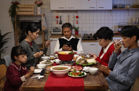 Tỉnh Aichi Nhật Bản quy định sử dụng điện thoại giải trí không quá 2 tiếng mỗi ngày