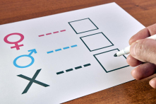 Ông Trump kêu gọi Tòa án Tối cao ủng hộ quy định giới tính trên hộ chiếu