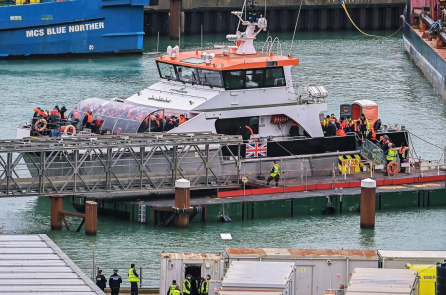 Anh dự định chuyển người nhập cư bất hợp pháp vào doanh trại quân đội