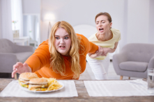 Các chuyên gia: 5 cách để tránh những nguy hiểm từ thực phẩm siêu chế biến