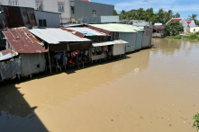 Tìm kiếm bé trai 4 tháng tuổi nghi bị rơi xuống kênh Xẻo Rô (An Giang)