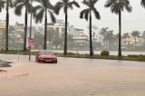 Mưa 9 tiếng chưa ngớt, Hạ Long (Quảng Ninh) ngập lai láng