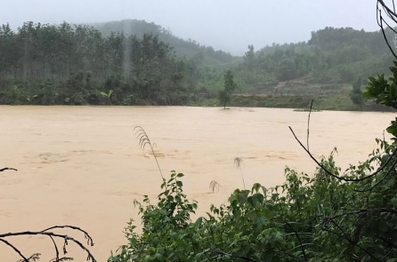 Mưa kỷ lục gây lũ miền Trung, nhấn chìm di tích cổ, nghìn người sơ tán