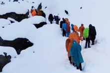 Bão tuyết trên Everest cô lập gần 1000 nhà leo núi