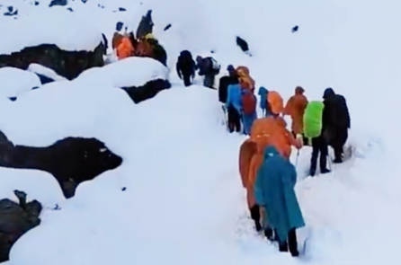 Bão tuyết trên Everest cô lập gần 1000 nhà leo núi