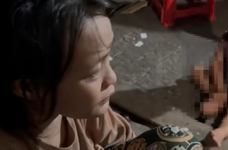 Vụ bé 4 tháng tuổi nghi rơi xuống kênh: “Ở dưới đó lạnh lắm con ơi…”