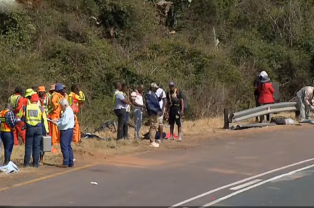 Vụ tai nạn xe buýt ở Nam Phi khiến ít nhất 42 người thiệt mạng – AP