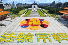 5.000 người ở Đài Loan xếp chữ ‘Pháp Luân thường chuyển’ một cách ngoạn mục