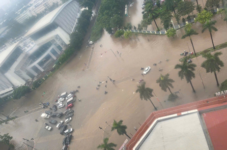 Mưa xuyên đêm, Hà Nội lại thành vịnh, thành sông